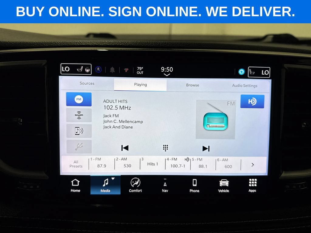 Used 2024 Chrysler Pacifica Limited FWD image 11