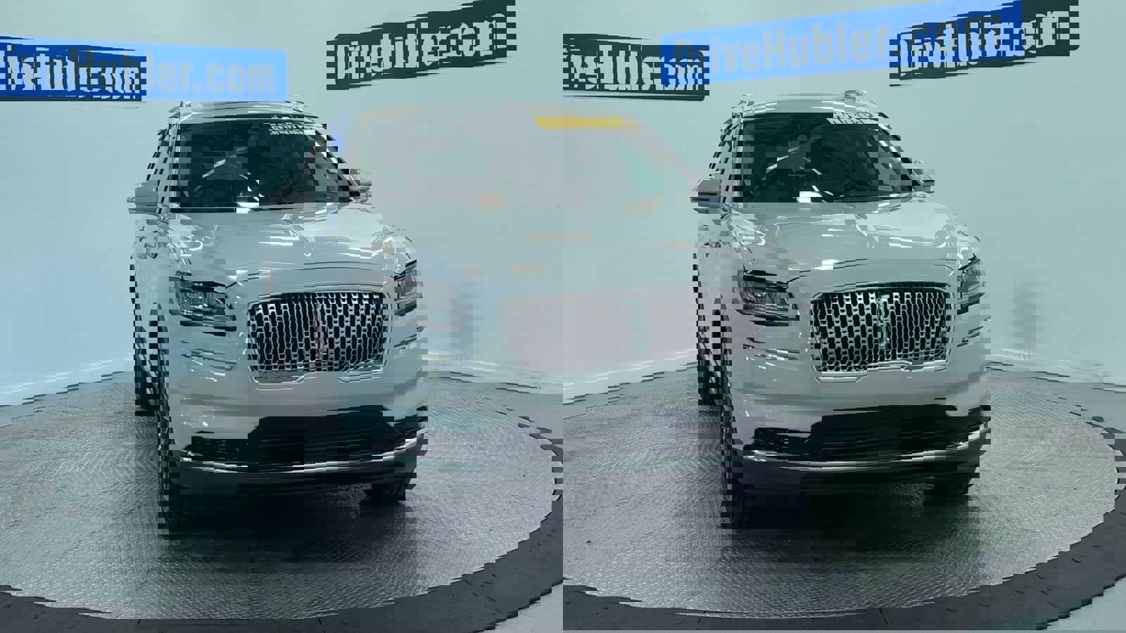 Used 2023 Lincoln Nautilus Reserve image 3