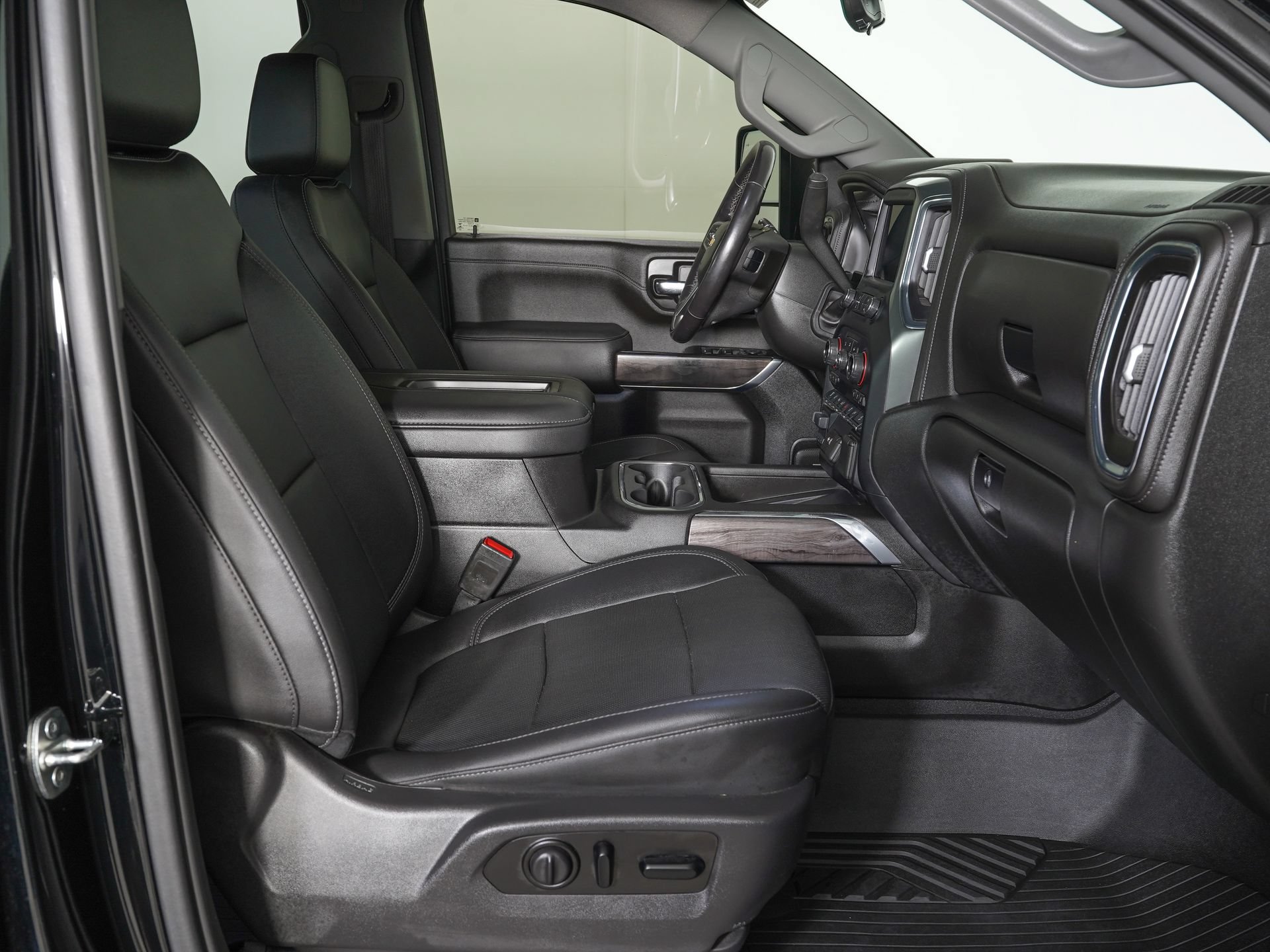 Used 2021 Chevrolet Silverado 2500 LTZ w/ LTZ Premium Package AWD/4WD image 9