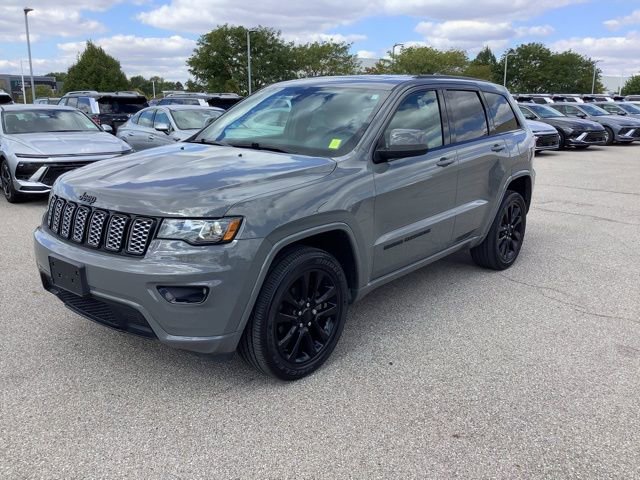 Used 2020 Jeep Grand Cherokee Altitude image 1