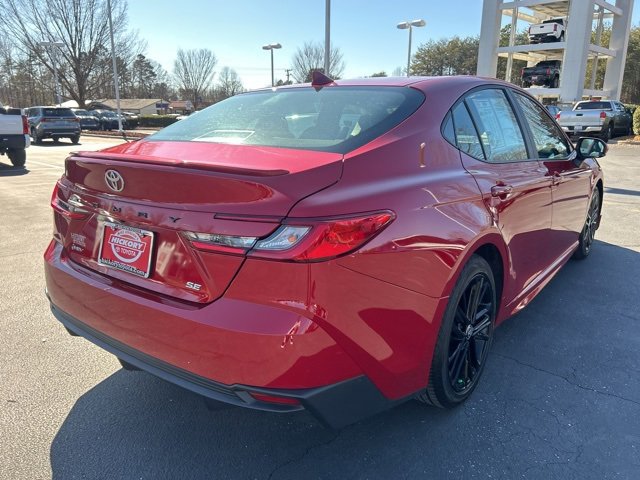 Used 2025 Toyota Camry SE image 5