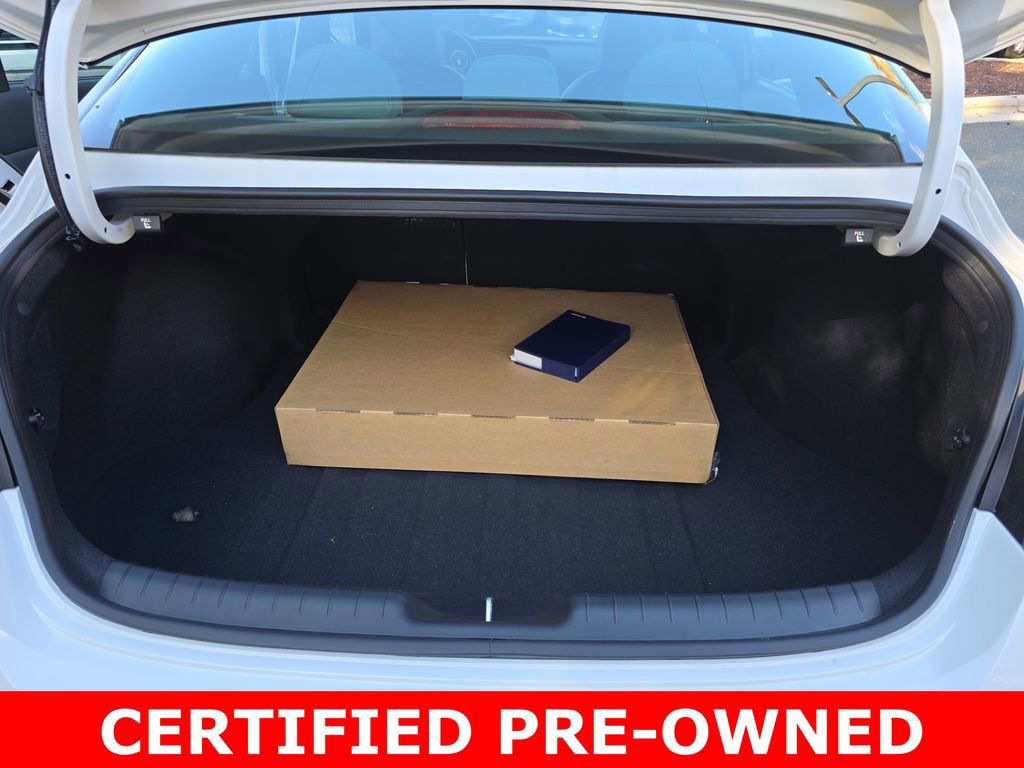 Used 2025 Hyundai Elantra Limited image 13