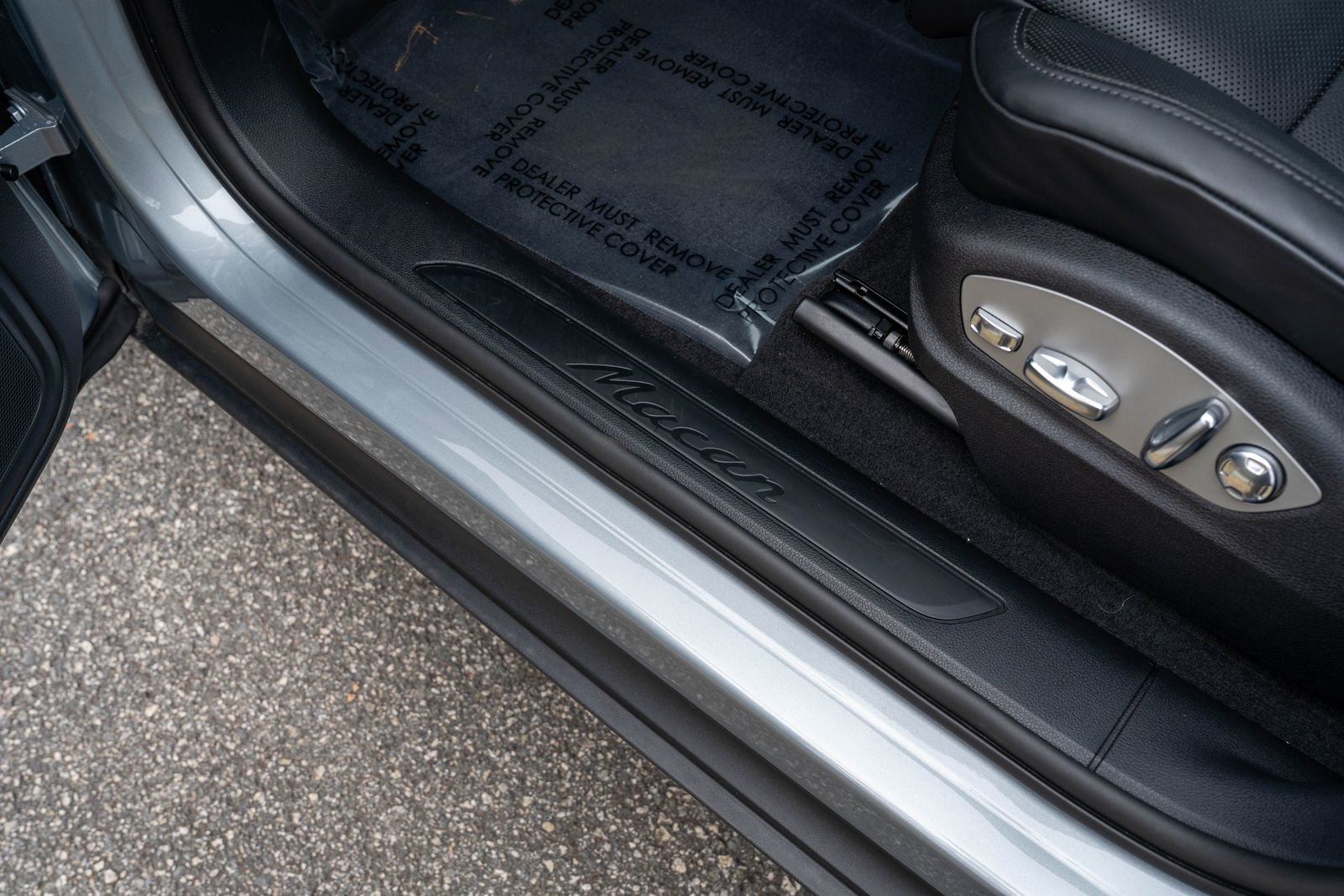 Certified 2025 Porsche Macan image 21