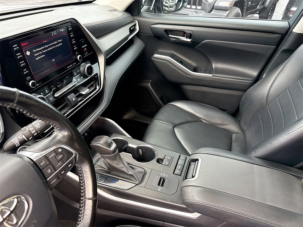 Used 2021 Toyota Highlander XLE image 25