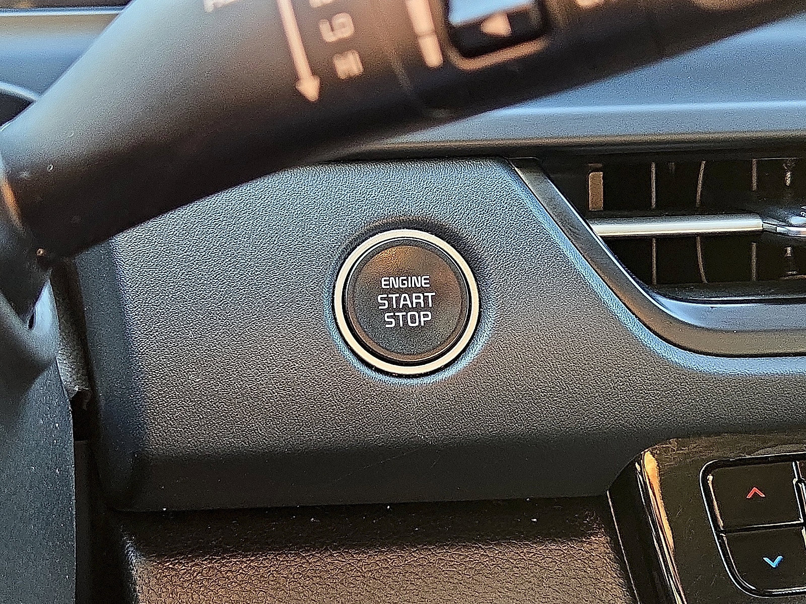 Used 2025 Kia Seltos EX FWD image 31