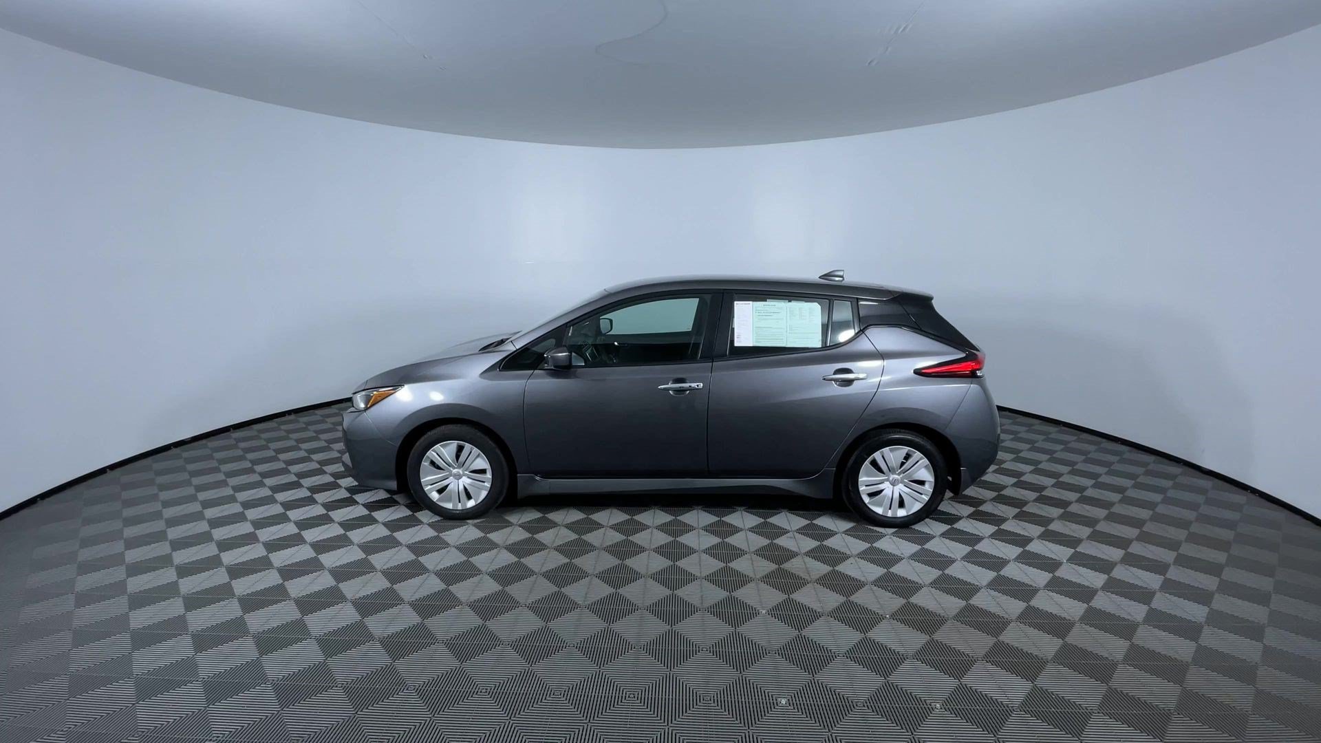 Certified 2025 Nissan Leaf S FWD image 5