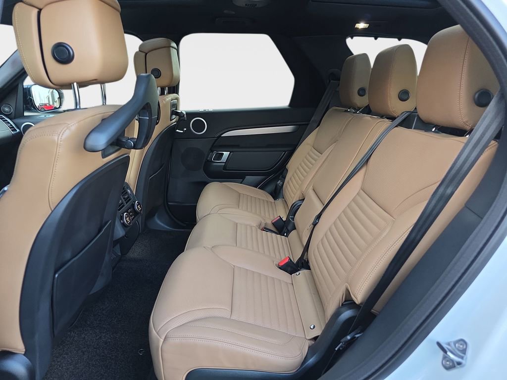 New 2026 Land Rover Discovery Limited Edition image 9