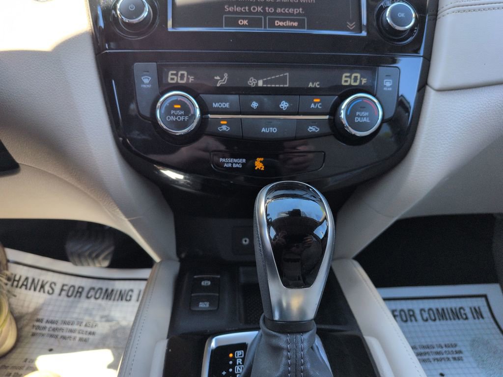 Used 2019 Nissan Rogue SL w/ Premium Package image 18