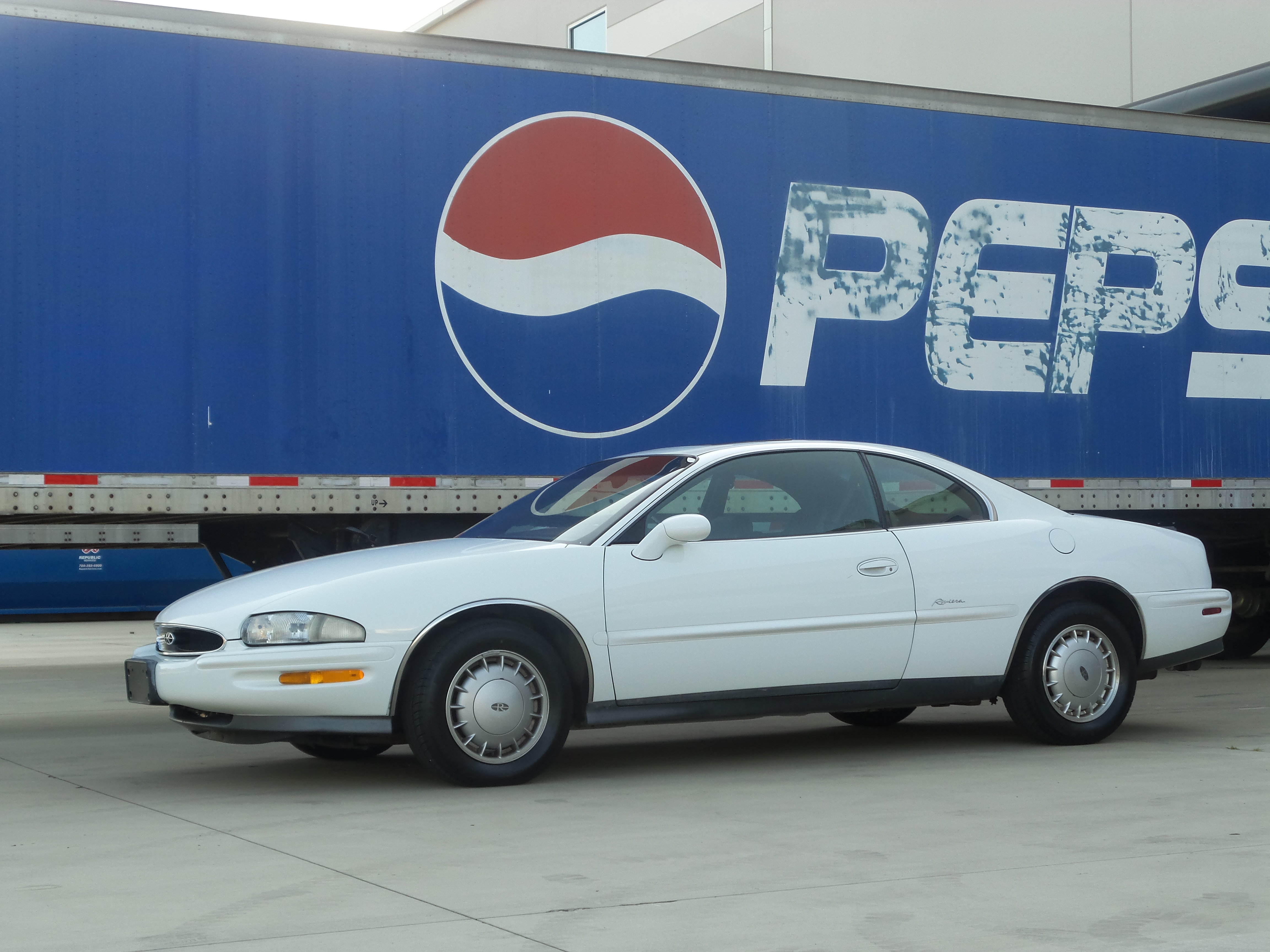 Used 1995 Buick Riviera Coupe FWD image 1