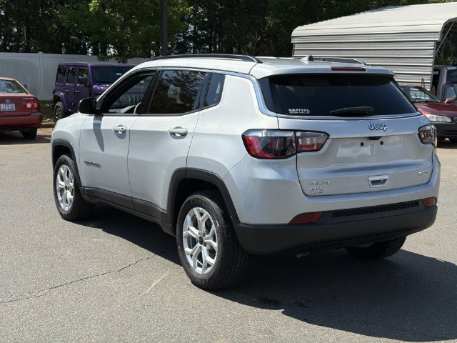 Used 2025 Jeep Compass Latitude AWD/4WD image 11