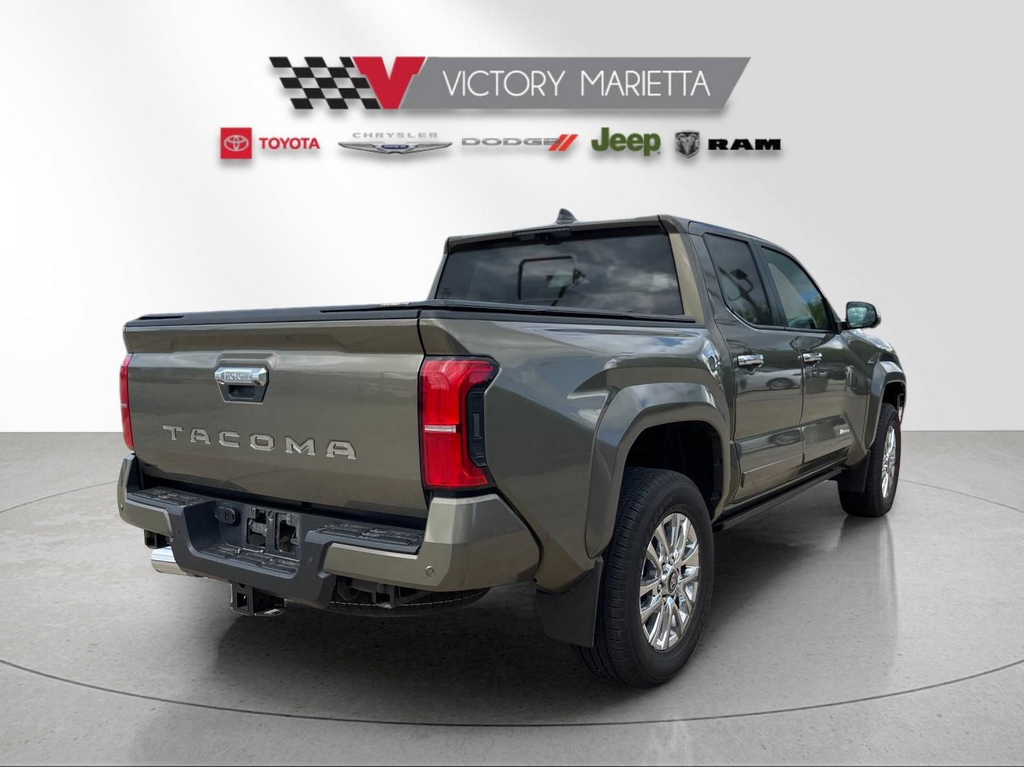 Used 2024 Toyota Tacoma Limited w/ Limited Package (LT) AWD/4WD image 5