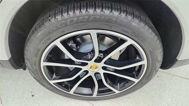Used 2022 Porsche Cayenne image 57