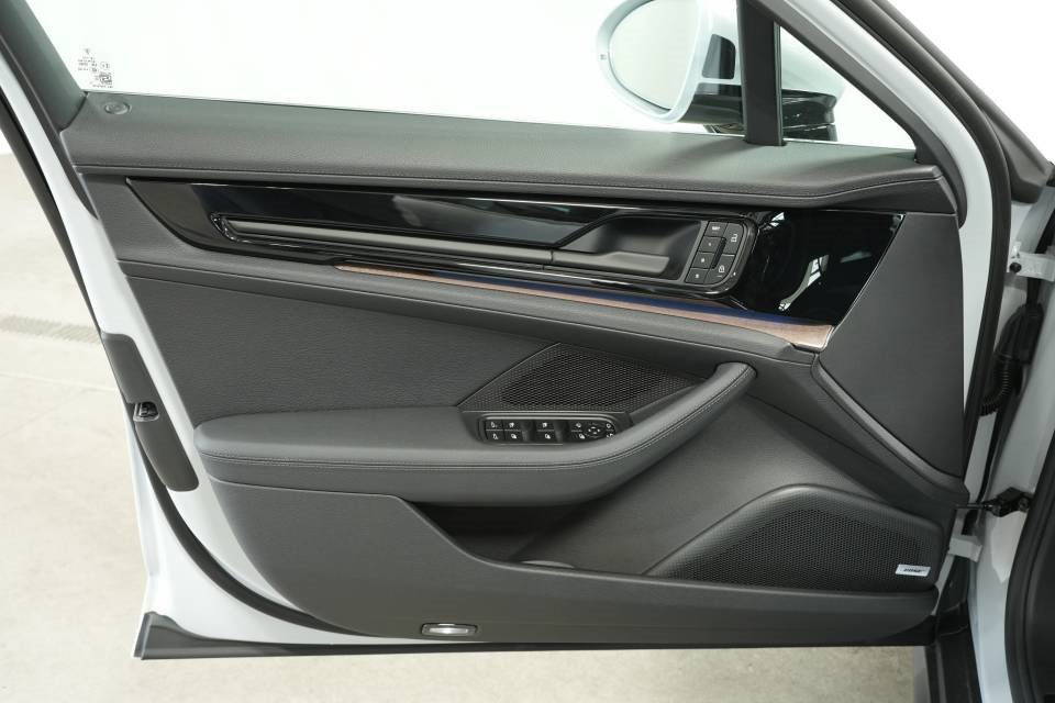 New 2025 Porsche Panamera 4 image 24