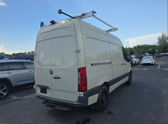 Used 2024 Mercedes-Benz Sprinter 2500 image 2