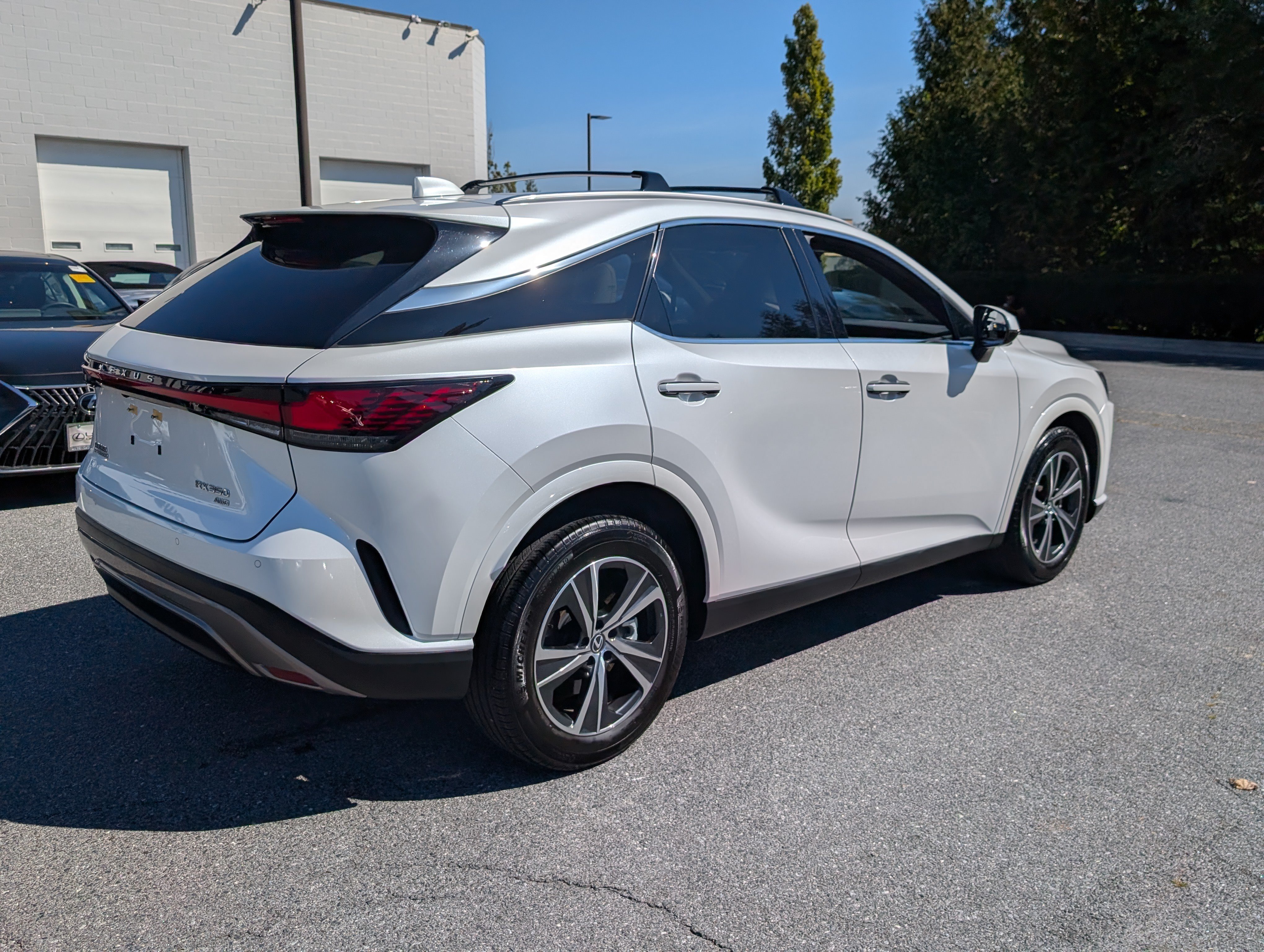Used 2025 Lexus RX 350 Premium w/ Convenience Package AWD/4WD image 3