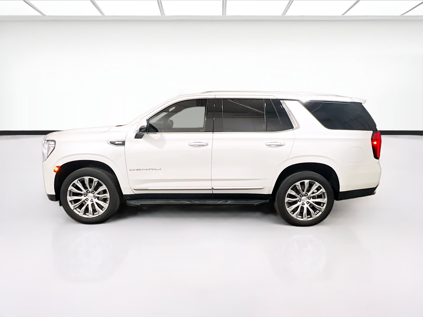 Used 2021 GMC Yukon Denali w/ Advanced Technology Package AWD/4WD image 24