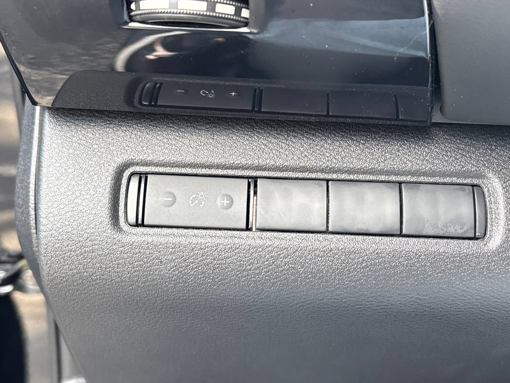 Used 2026 Nissan Pathfinder S FWD image 9