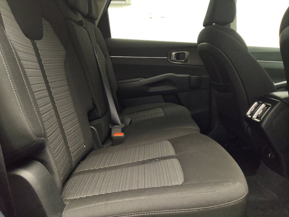 Used 2024 Kia Sorento LX FWD image 19