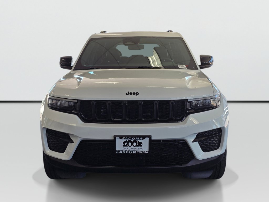 Used 2023 Jeep Grand Cherokee Altitude AWD/4WD image 8