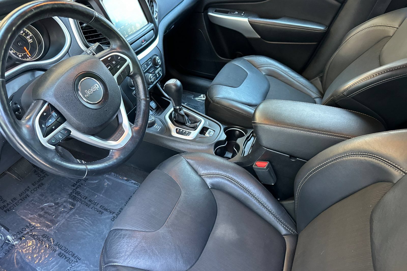 Used 2018 Jeep Cherokee Latitude Plus w/ Comfort/Convenience Group AWD/4WD image 10