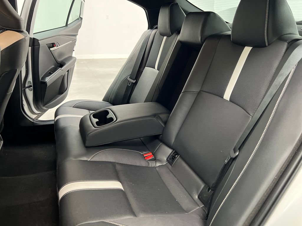 Used 2025 Toyota Camry SE image 13