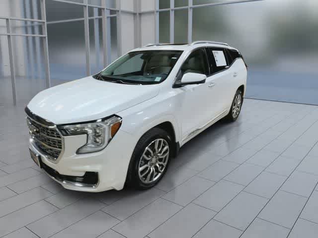 Used 2022 GMC Terrain Denali w/ Denali Premium Package AWD/4WD image 4