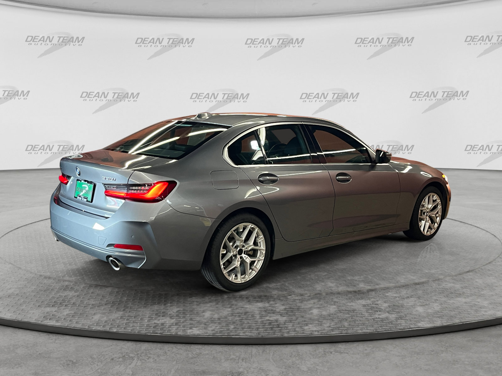 Used 2026 BMW 330i xDrive Sedan AWD/4WD image 8
