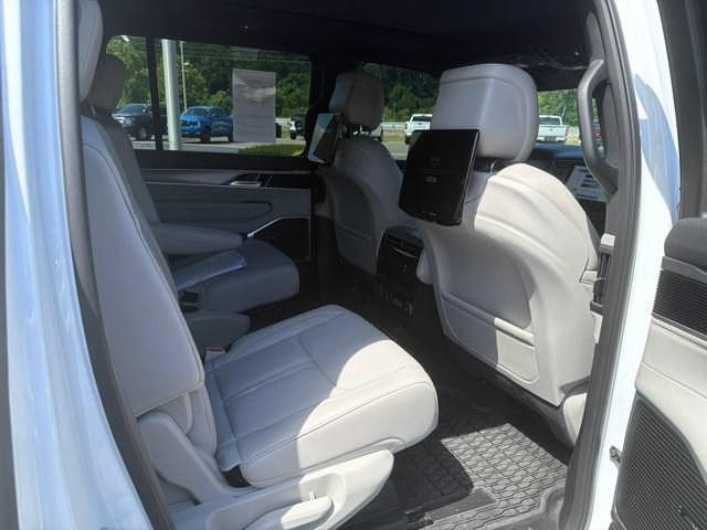 Used 2025 Jeep Wagoneer Series II AWD/4WD image 4