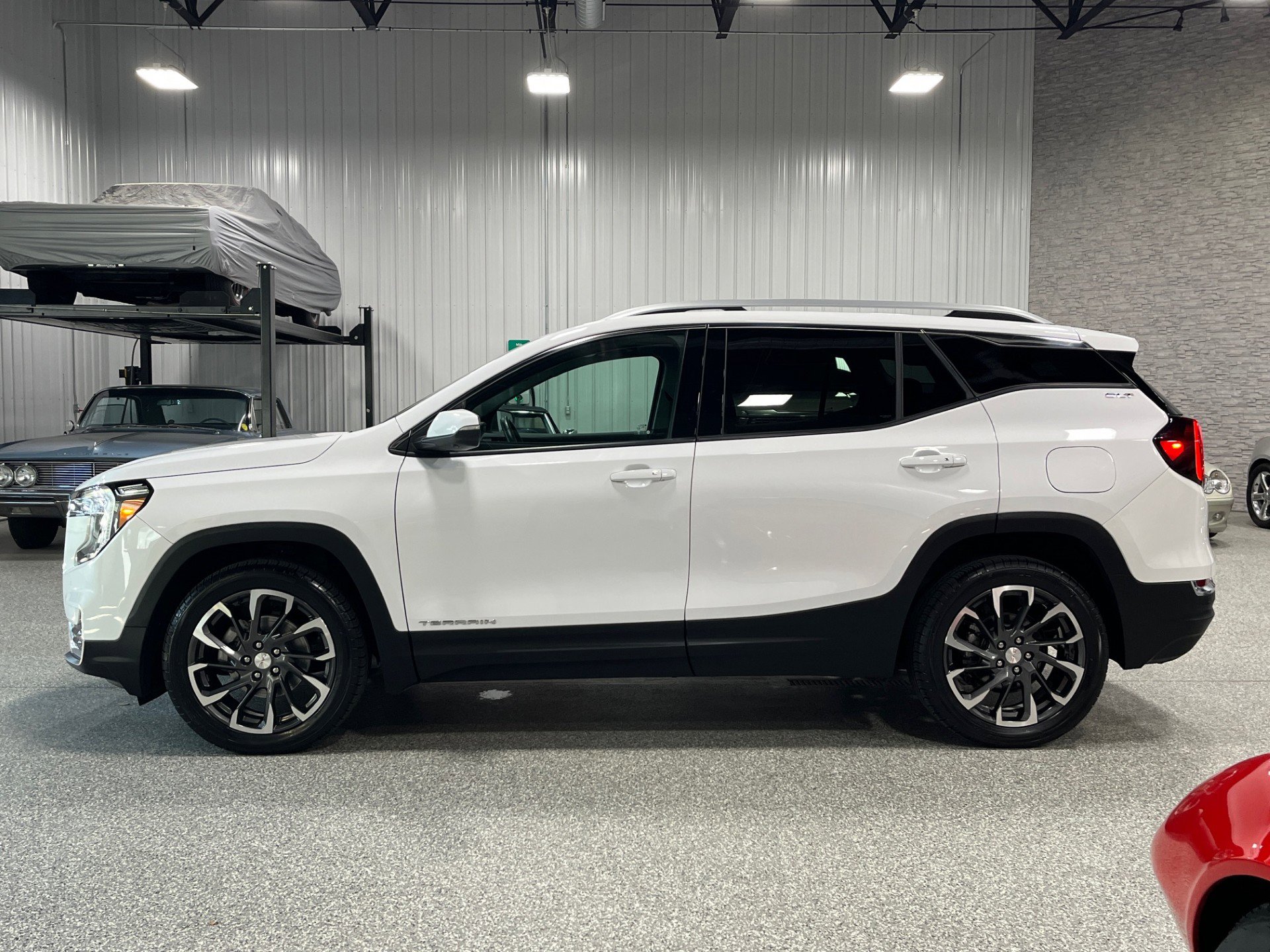 Certified 2022 GMC Terrain SLT w/ Infotainment Package II image 2