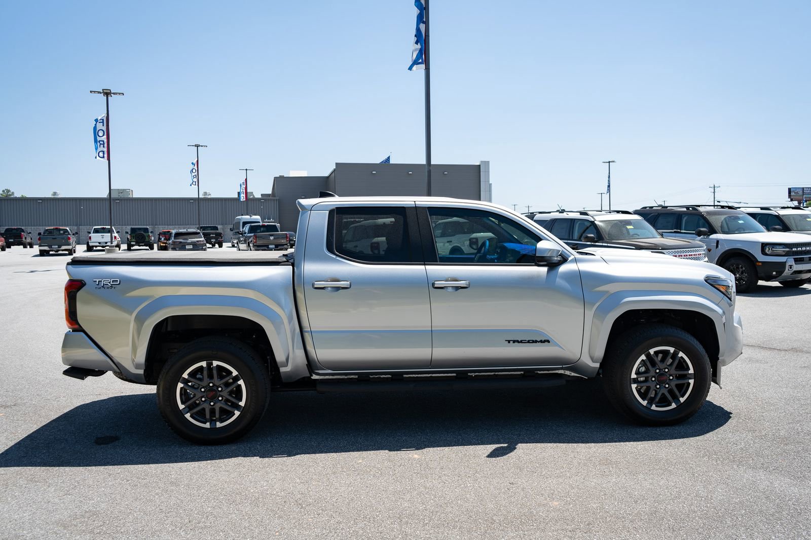 Used 2025 Toyota Tacoma TRD Sport AWD/4WD image 11