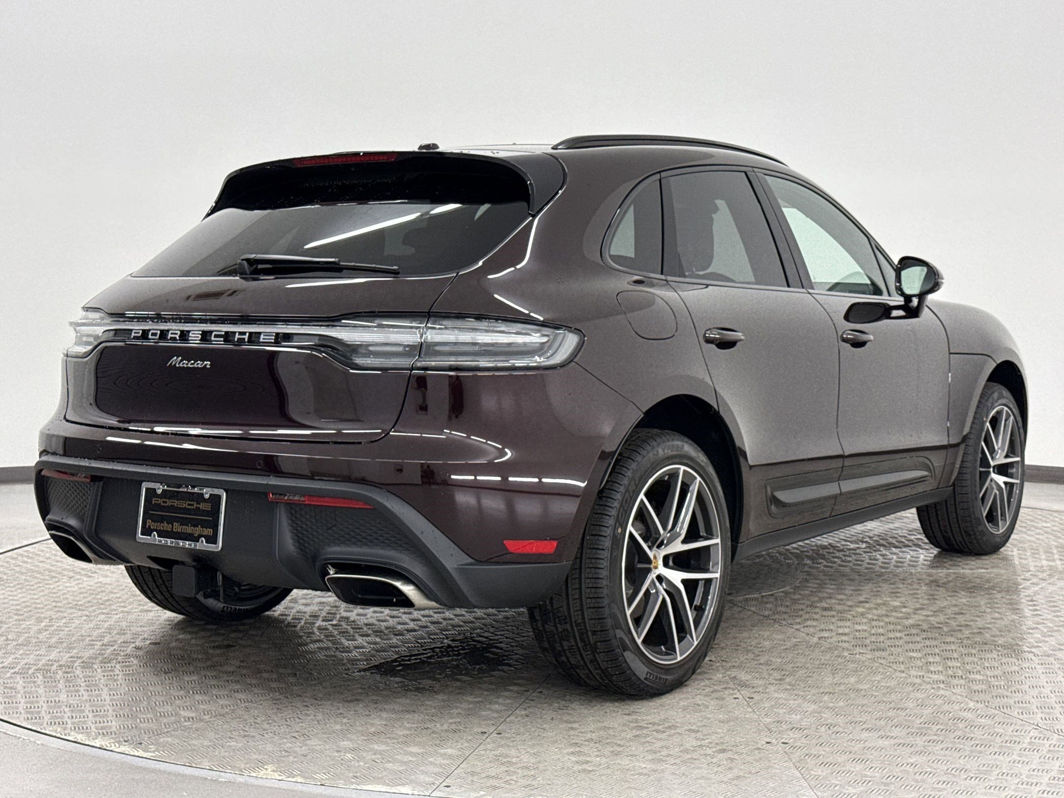 Used 2025 Porsche Macan Turbo AWD/4WD image 7