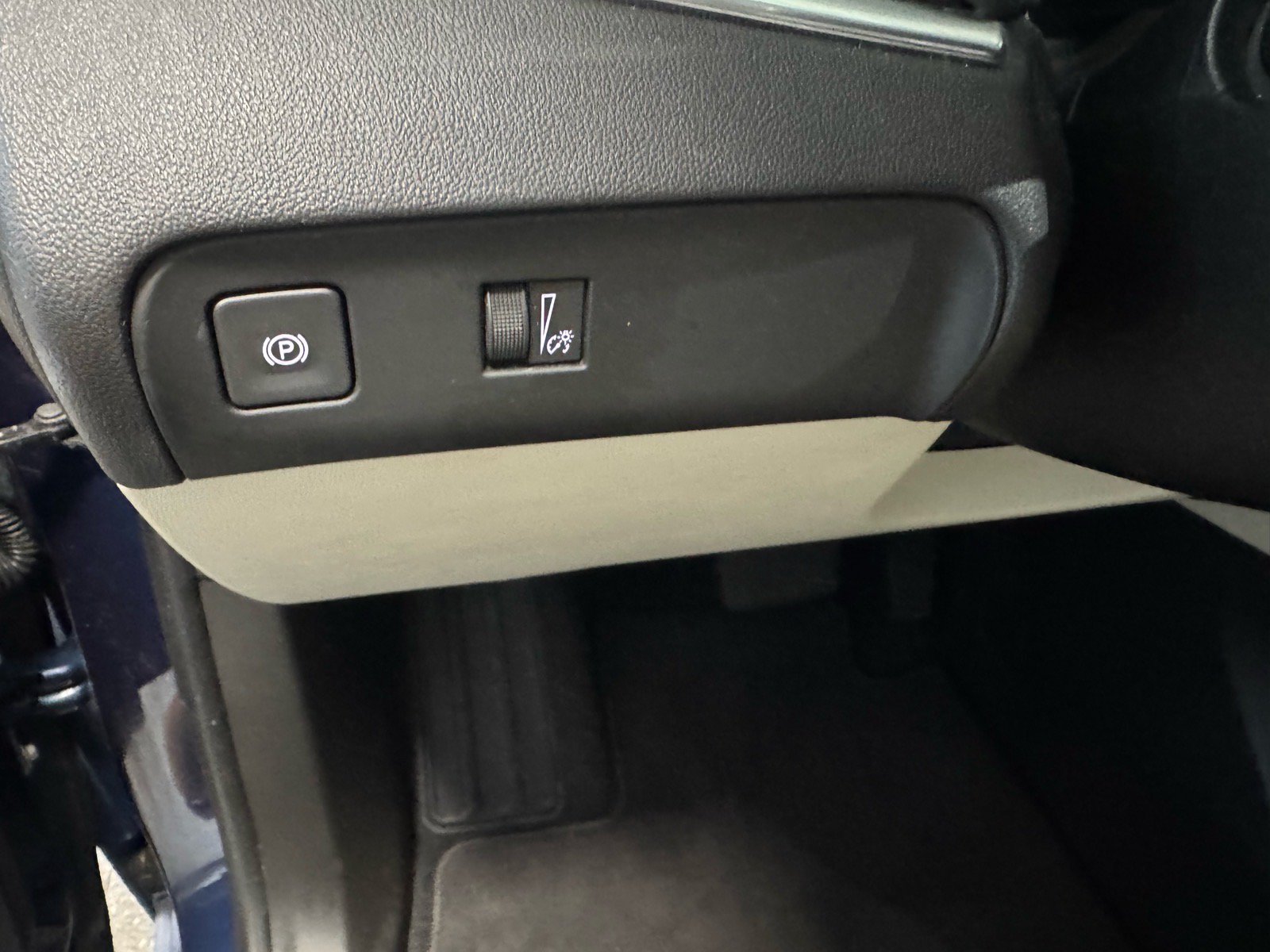 Certified 2023 Buick Enclave Essence w/ Experience Buick Package AWD/4WD image 18