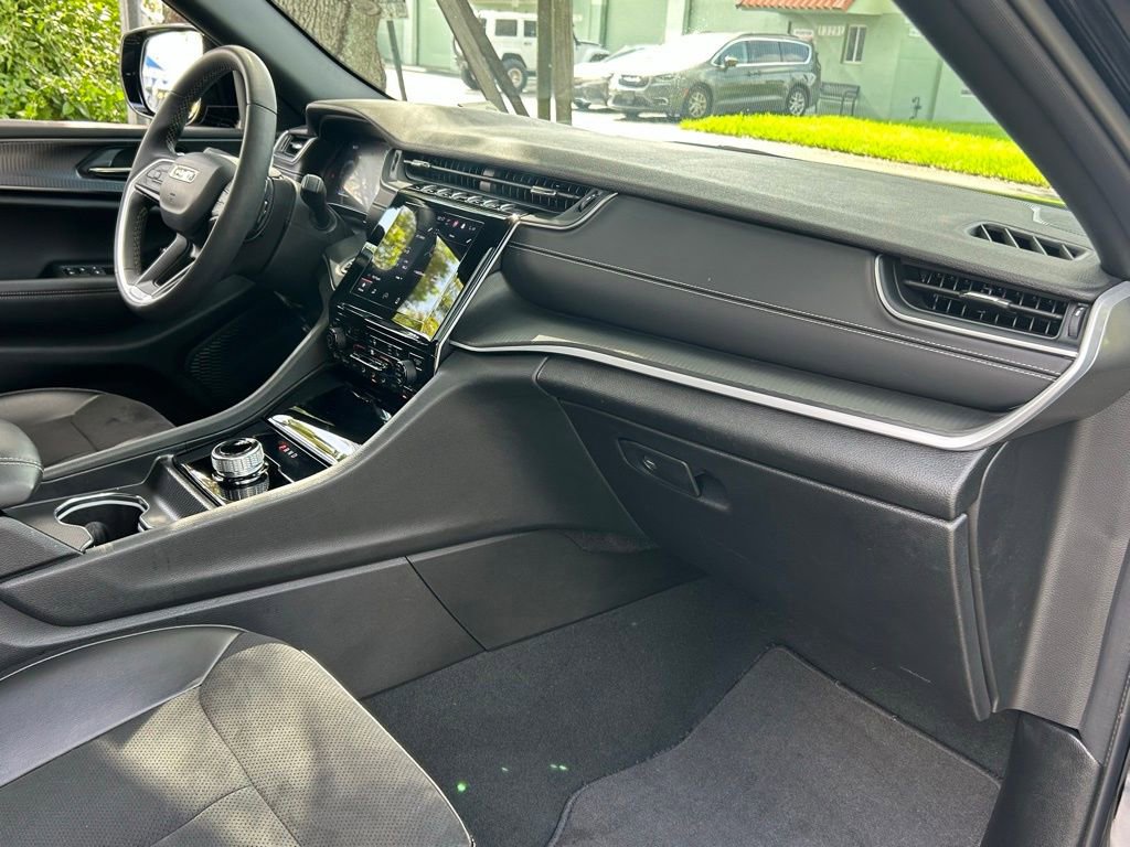 Certified 2024 Jeep Grand Cherokee Altitude image 38