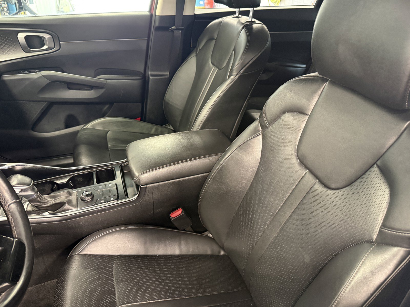 Used 2022 Kia Sorento S w/ Panoramic Sunroof Package FWD image 19