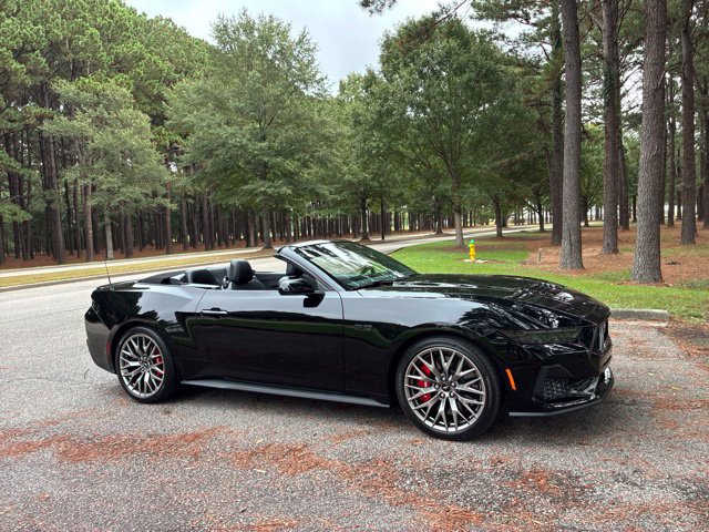 Used 2025 Ford Mustang GT Premium RWD image 2