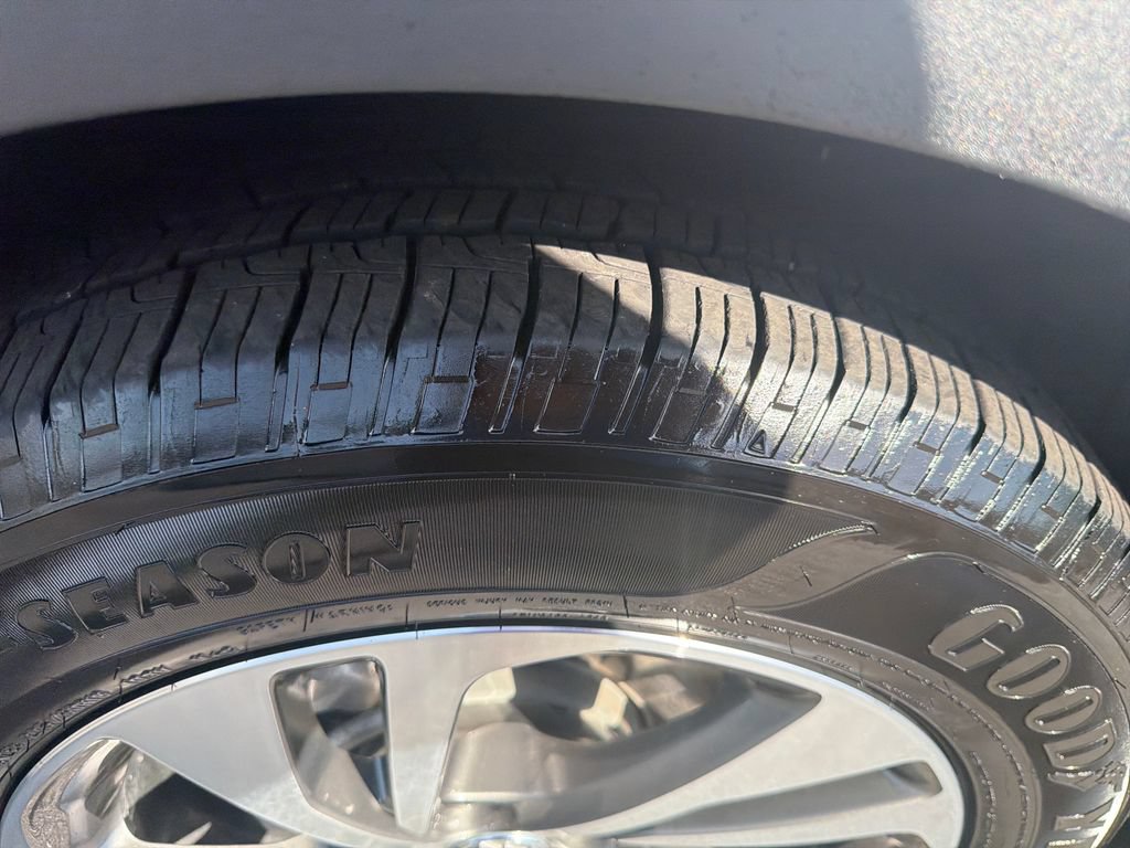 Used 2022 Buick Envision Essence w/ Safety Package FWD image 28