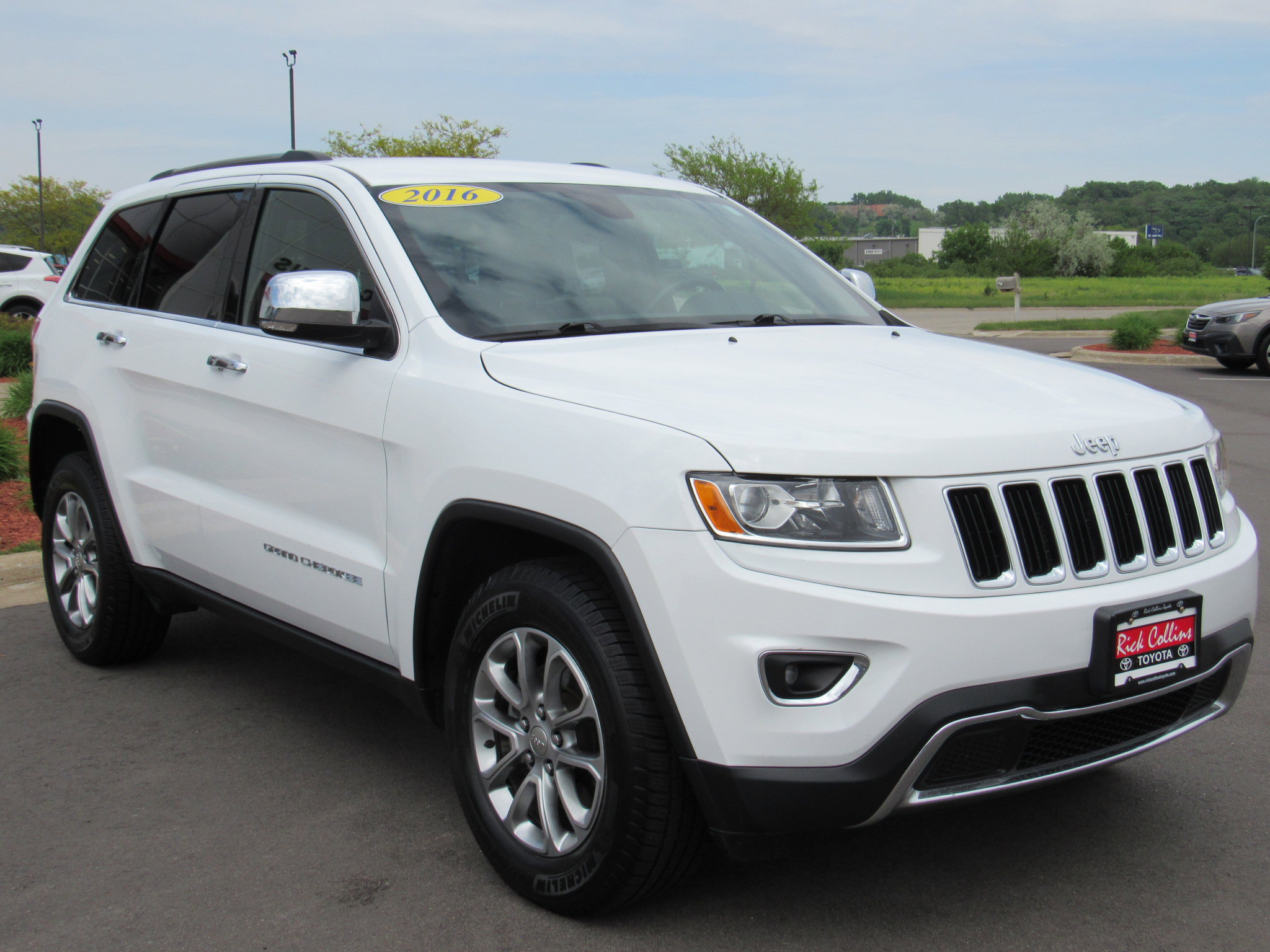 Used 2016 Jeep Grand Cherokee Limited AWD/4WD image 4