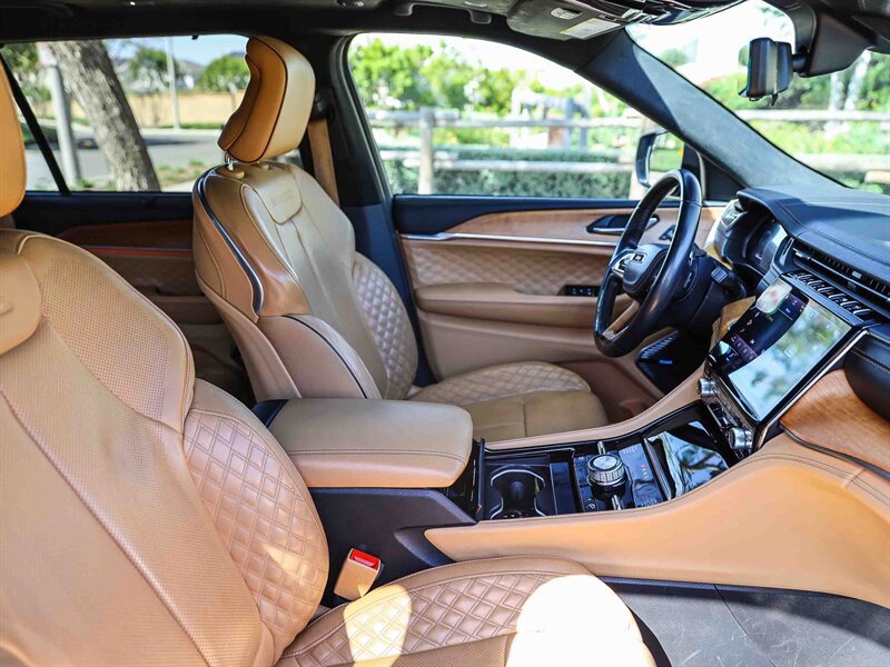 Used 2021 Jeep Grand Cherokee L Summit image 23