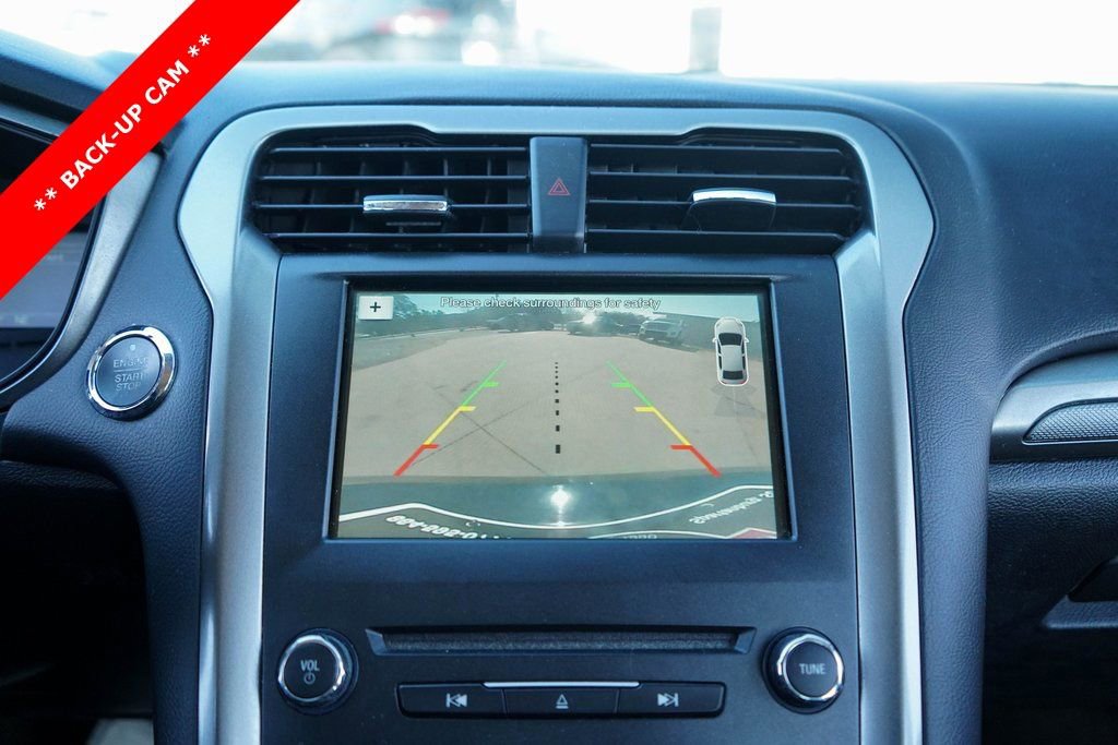 Used 2018 Ford Fusion SE w/ Fusion SE Technology Package image 9