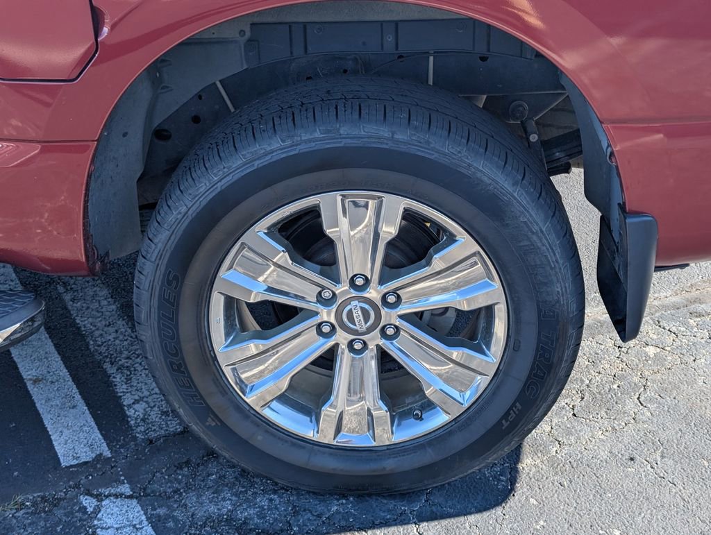 Used 2018 Nissan Titan SL w/ Chrome Package image 19