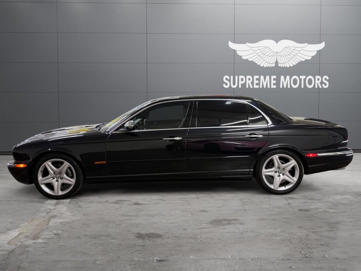 Used 2005 Jaguar XJ8 RWD image 2