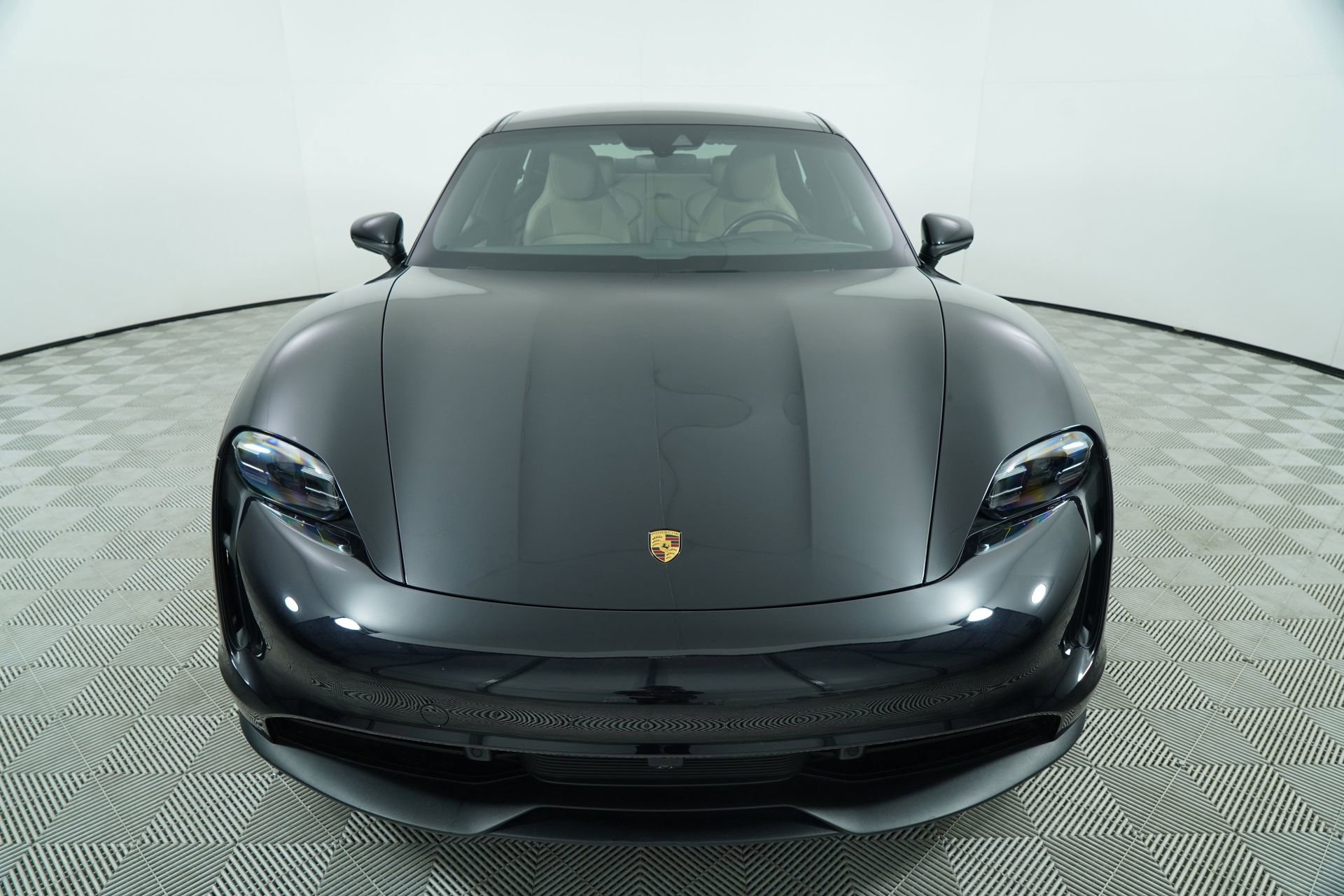 Used 2022 Porsche Taycan image 3