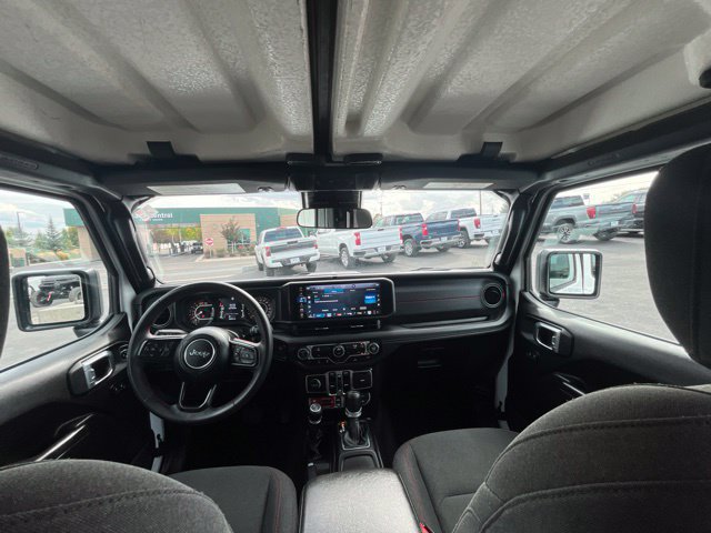 Used 2025 Jeep Wrangler Unlimited Rubicon AWD/4WD image 35