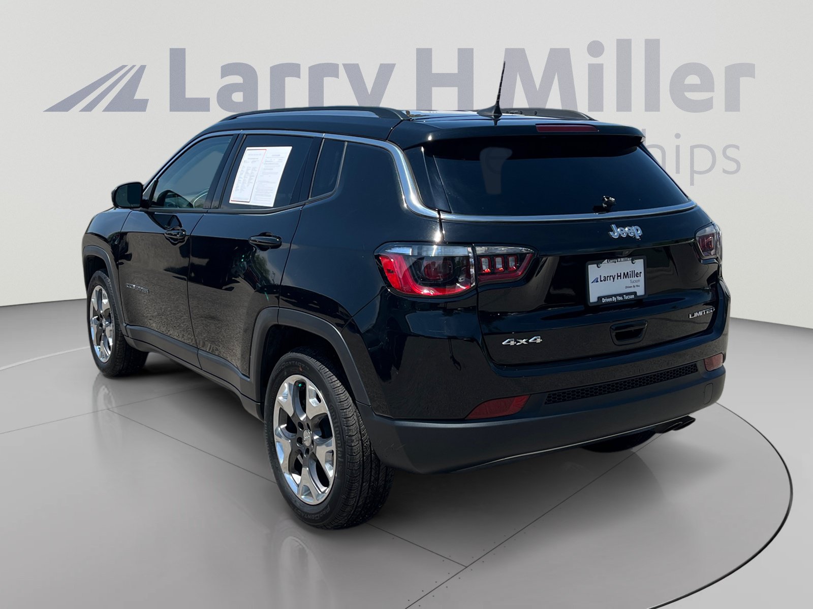 Used 2020 Jeep Compass Limited w/ Luxury Seat Group AWD/4WD image 3