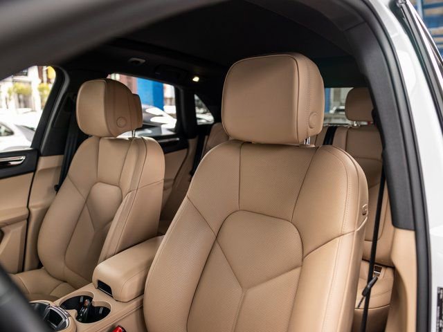 Certified 2025 Porsche Macan S image 5