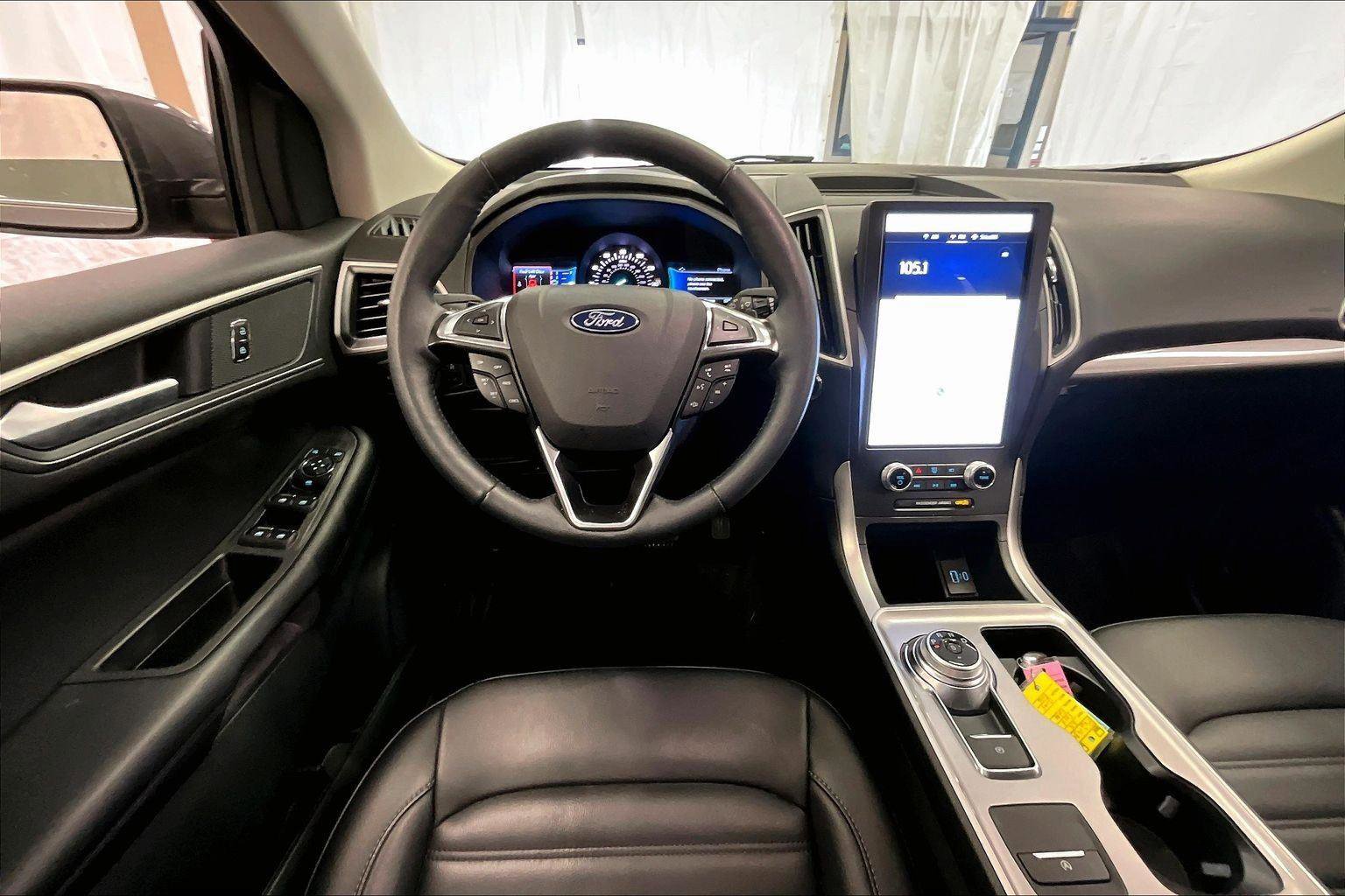 Used 2024 Ford Edge SEL w/ Convenience Package image 5