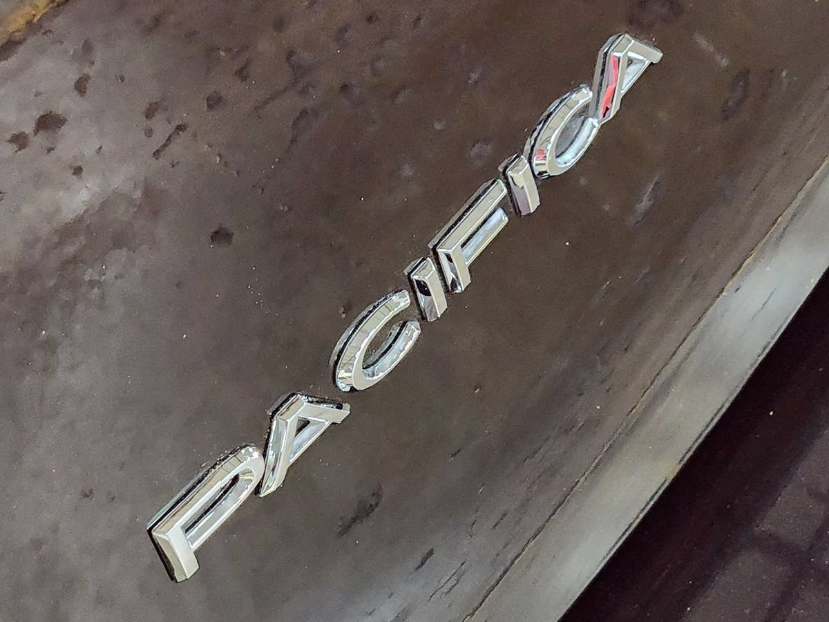Used 2023 Chrysler Pacifica Limited w/ Uconnect Theater Family Group FWD image 25