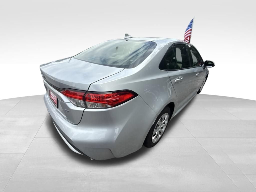 Used 2022 Toyota Corolla LE w/ Carpet Mat Package (TMS) FWD image 5