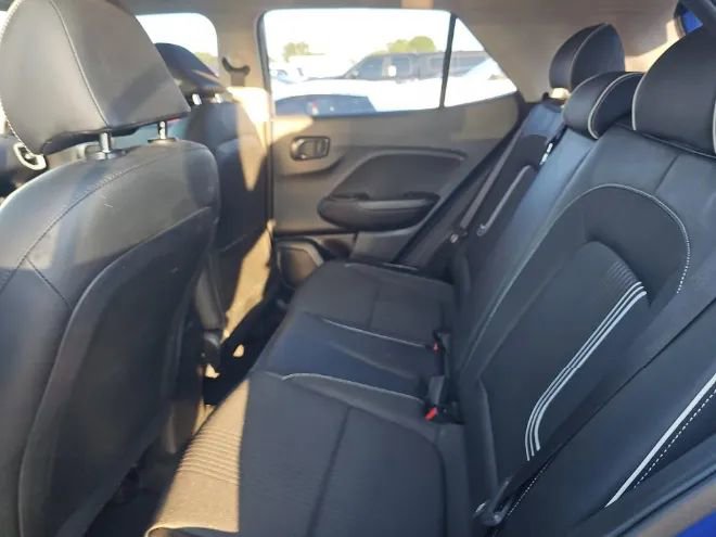 Used 2022 Hyundai Venue Limited FWD image 9