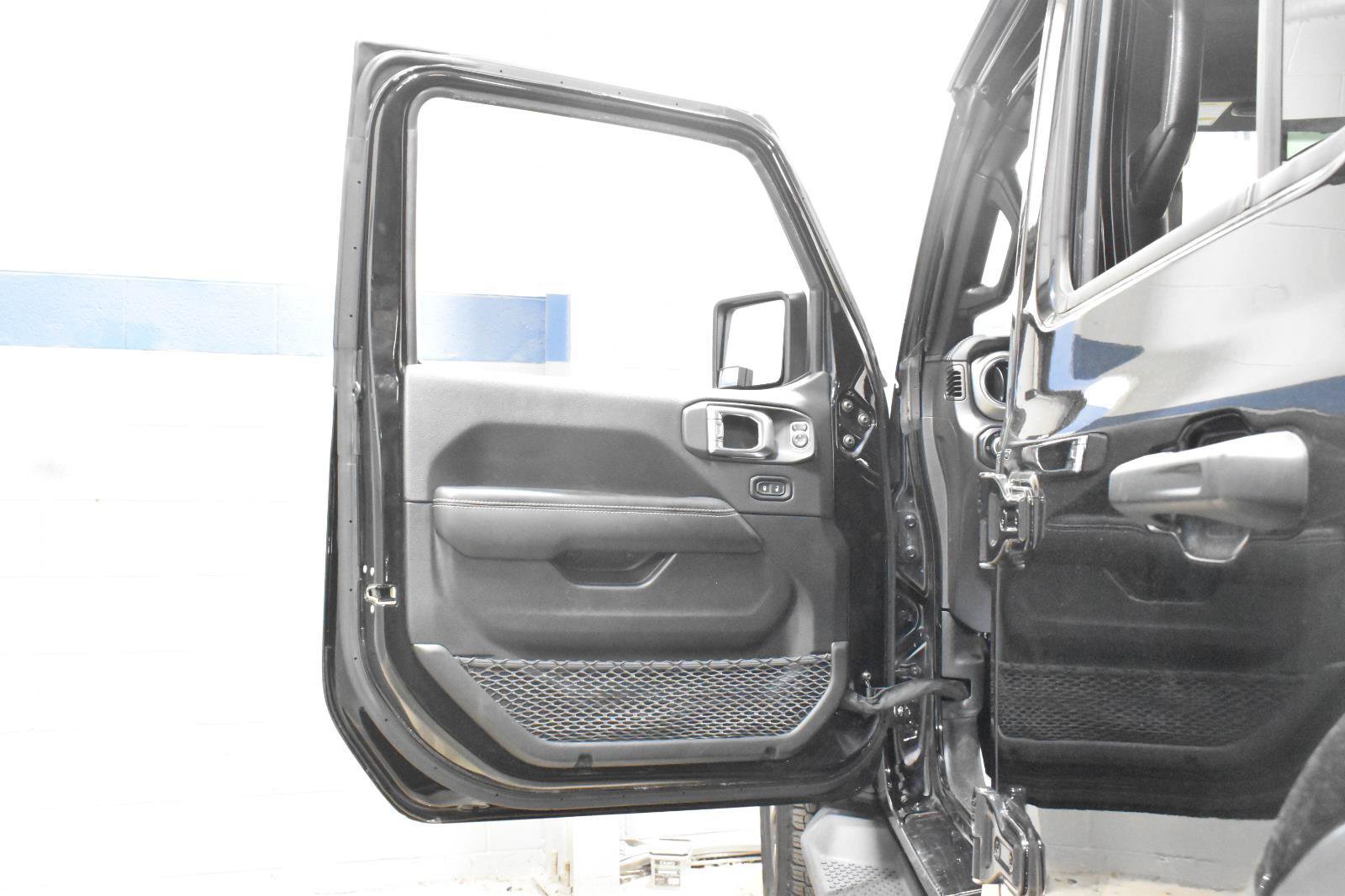 Used 2023 Jeep Wrangler Unlimited Sahara w/ LED Lighting Group AWD/4WD image 9